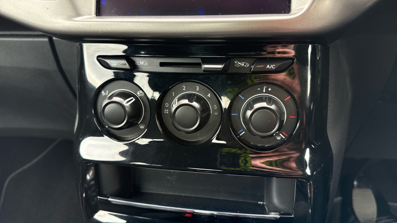 DS 3 1.2 PureTech 82 Chic 3dr Petrol Hatchback